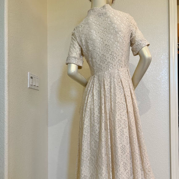 SHNN GUO GUO - Eyelet Embroidered High Neck Ivory Midi Dress - Size XL (Asian) - Picture 2 of 3